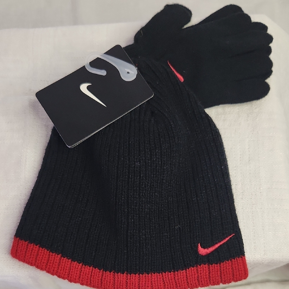 NWT Nike Kids Beanie and Gloves Set